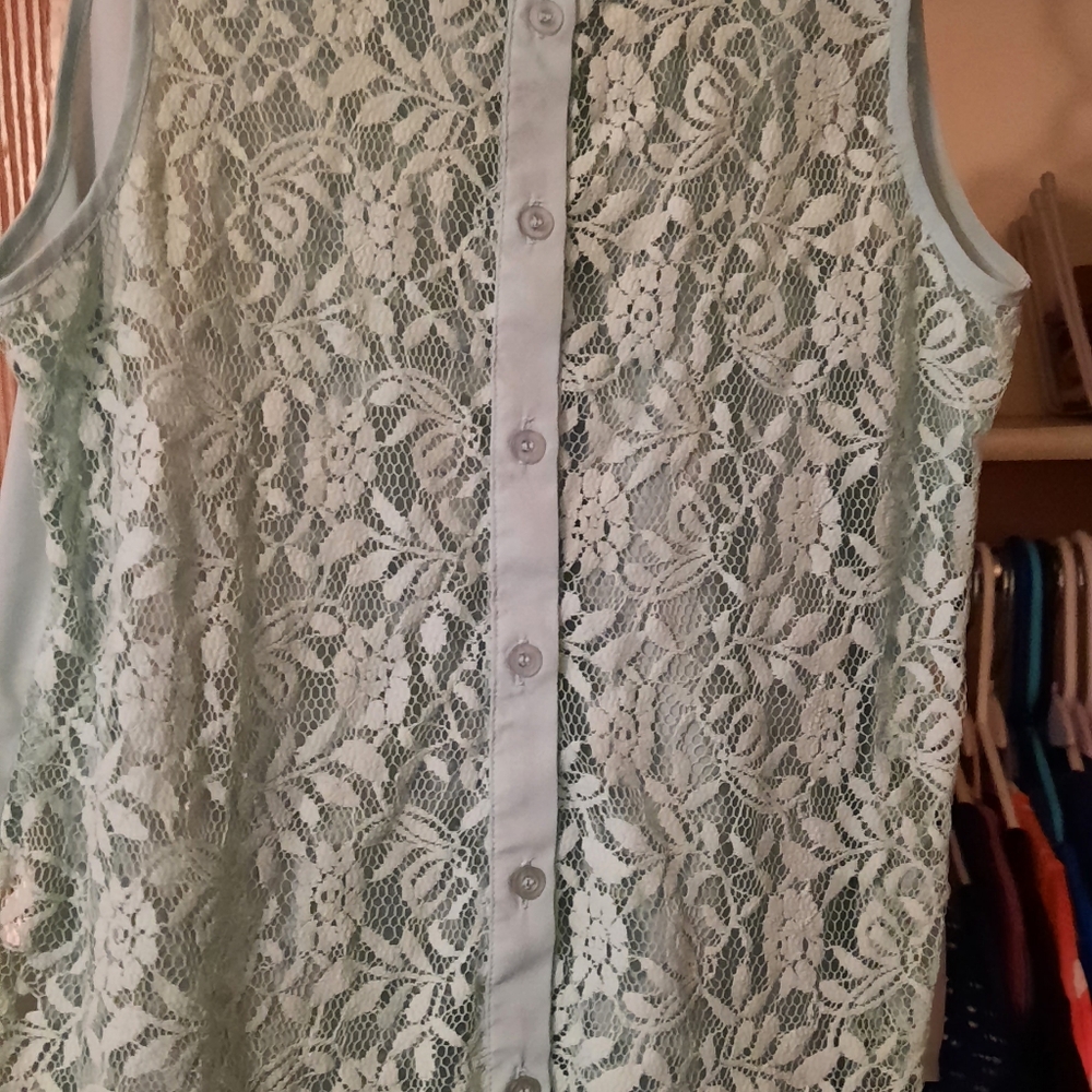 Sleeveless blouse